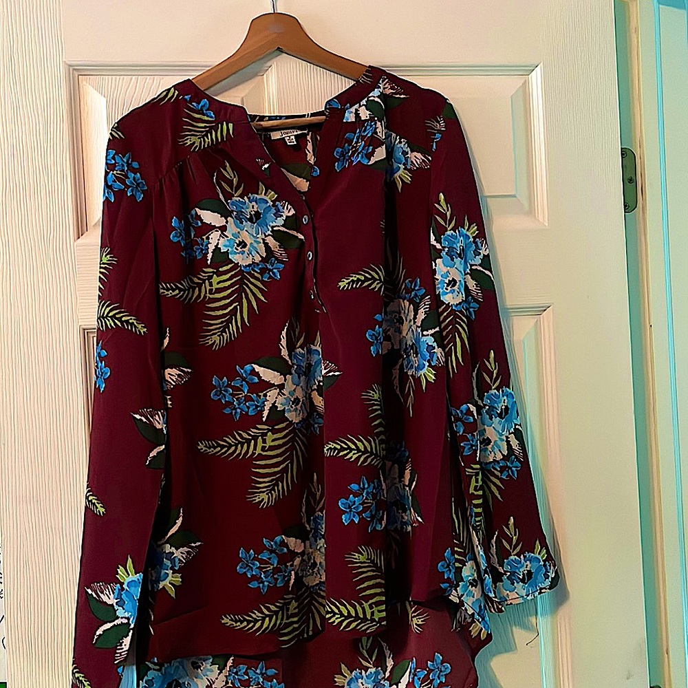 Small maroon shirt with blue flowers print. Brand: Jodifl